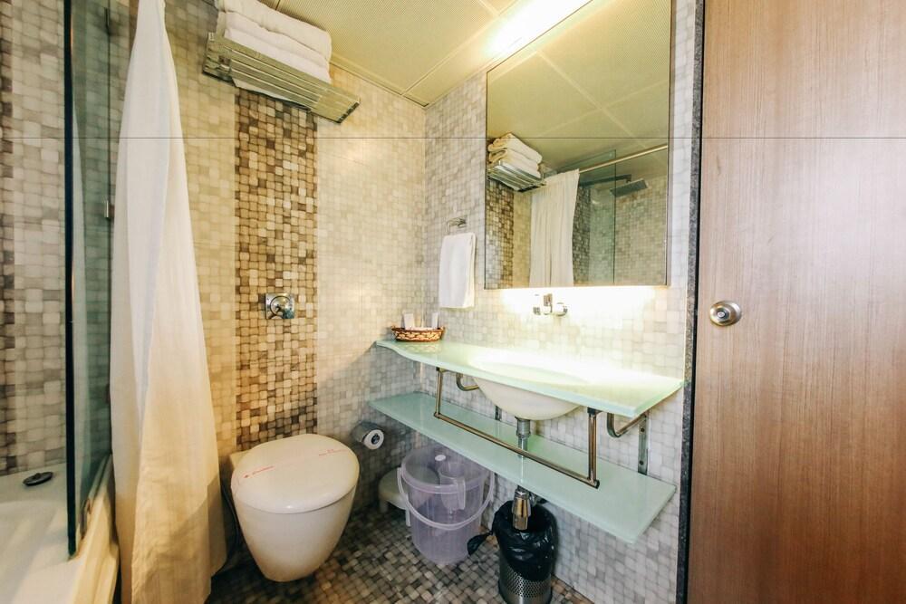 Hostel Mumbai By Maharana Inn Exteriör bild